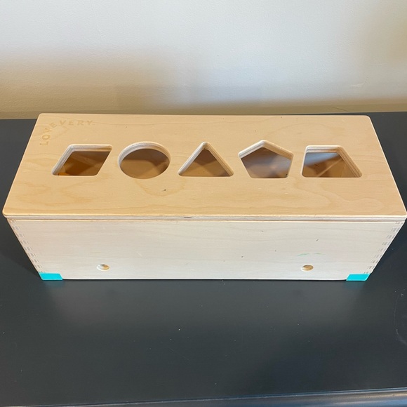 Lovevery Shape Sorting Toy - Picture 2 of 4